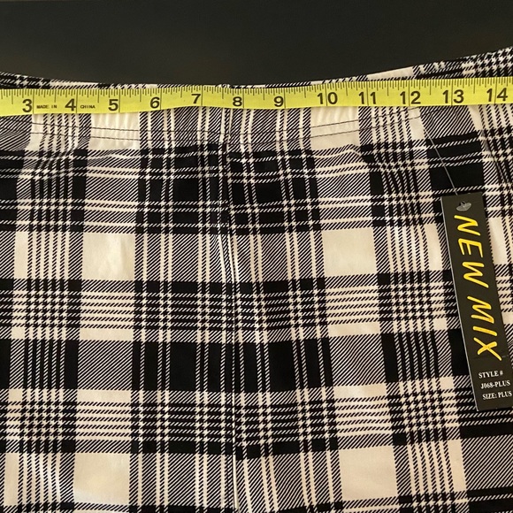 Woman’s Checked Leggings - Picture 3 of 5